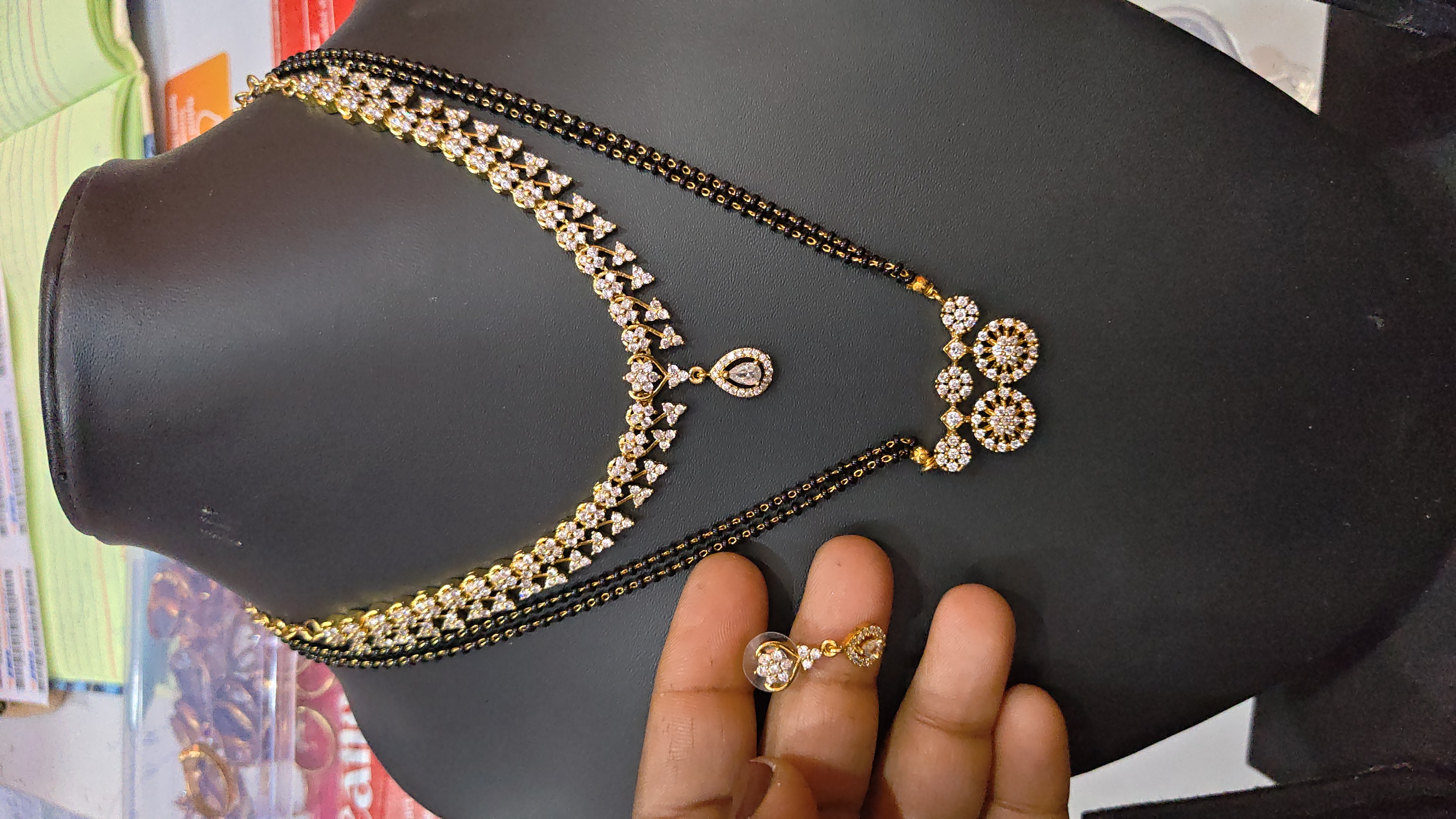 Short necklace with short black beeds combo