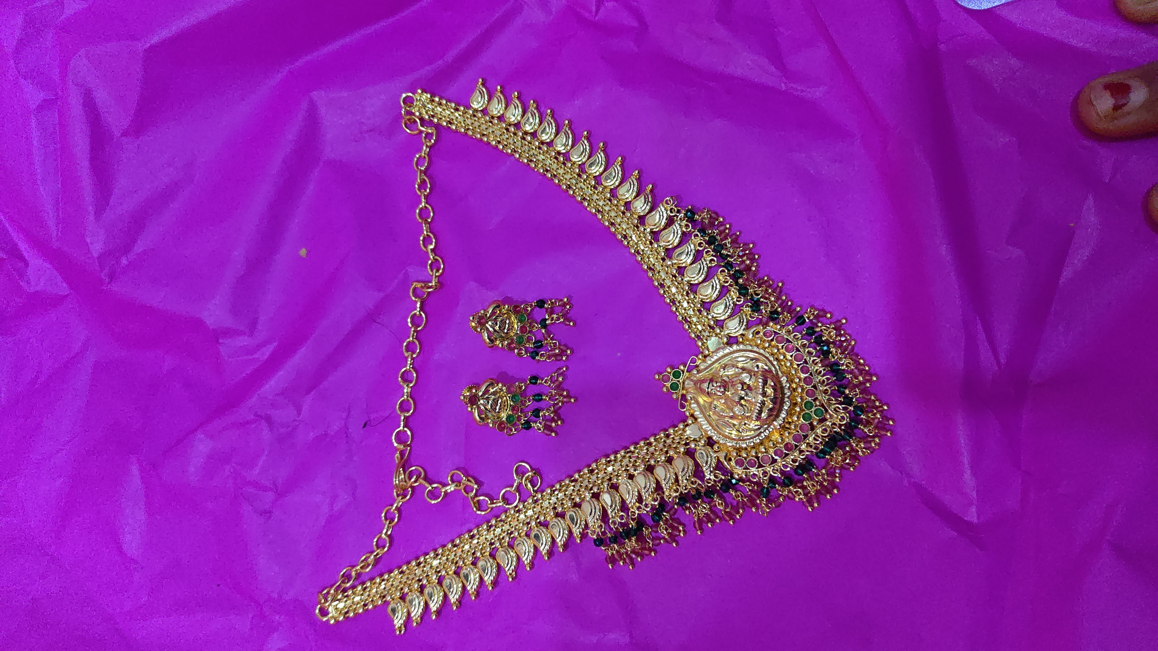 Beautiful gold replica short necklace