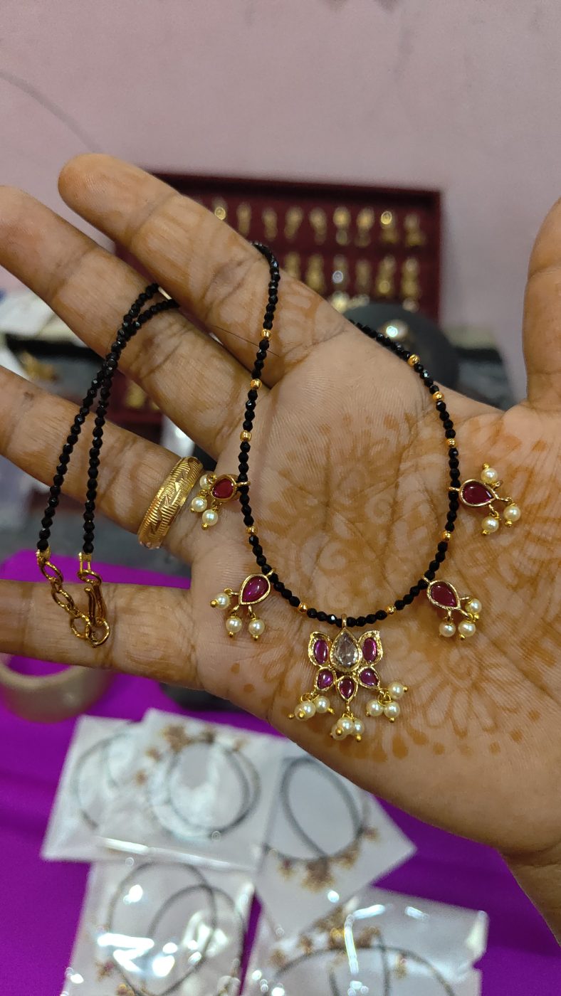 Hand made black cristal short black beeds