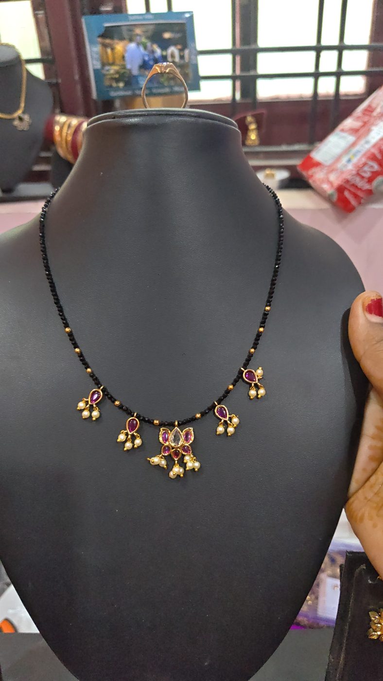 Hand made black cristal short black beeds
