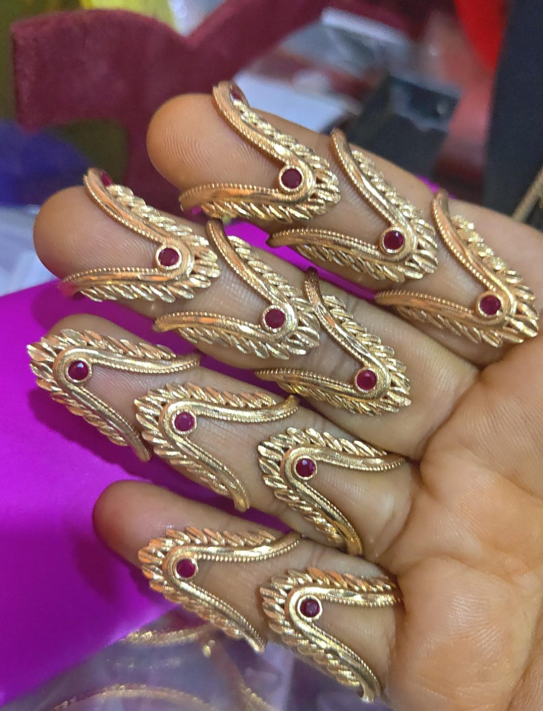 Gold replica vanki
